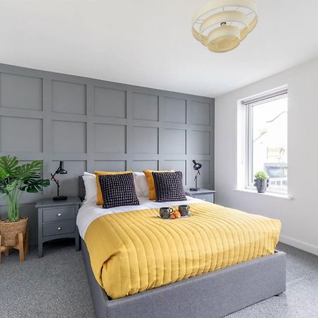 Modern Four Bedroom Four Bathroom Home Cheltenham Exteriör bild