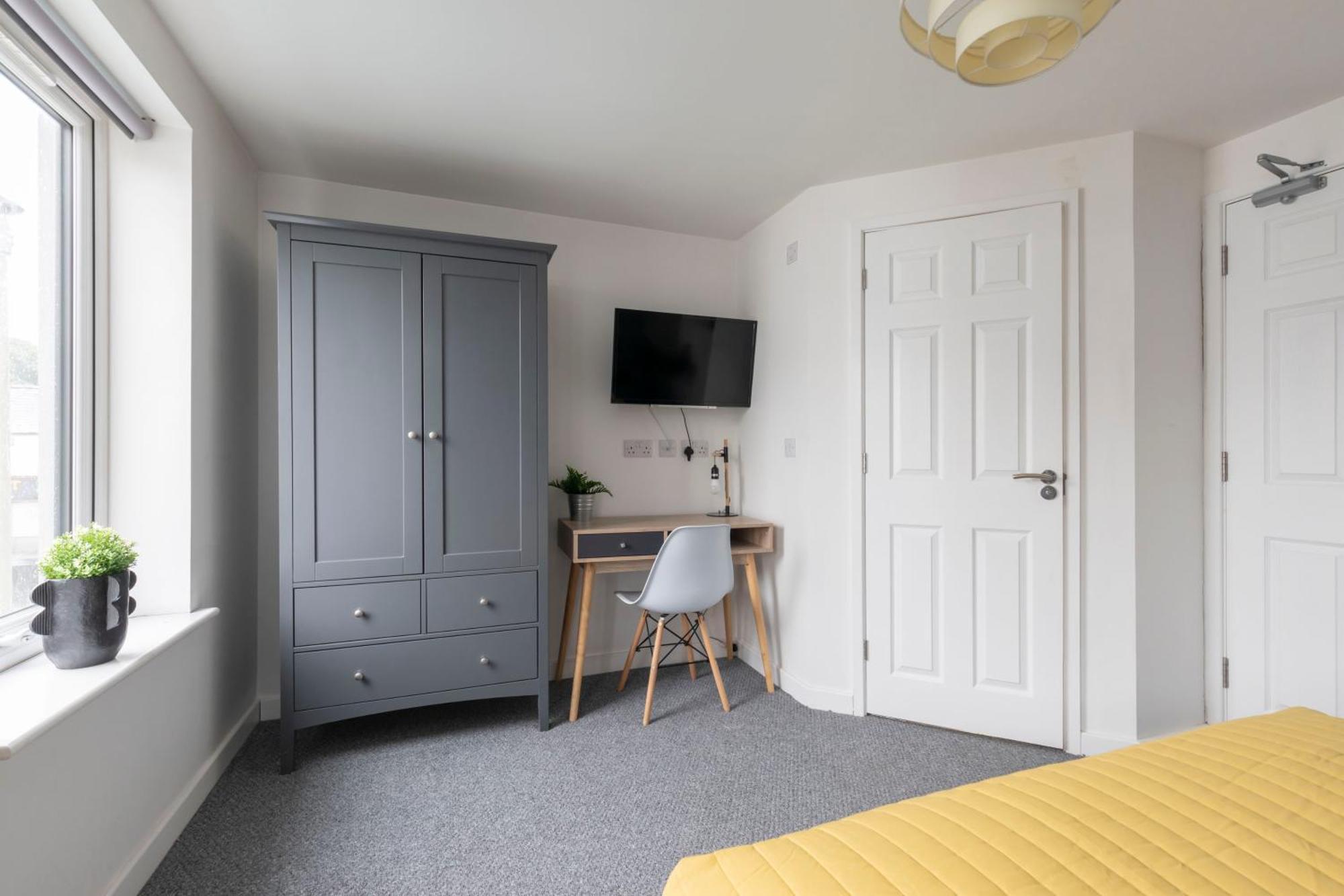 Modern Four Bedroom Four Bathroom Home Cheltenham Exteriör bild