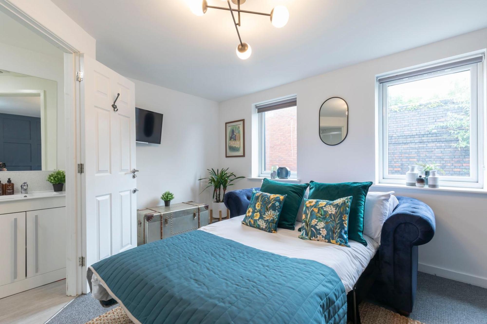Modern Four Bedroom Four Bathroom Home Cheltenham Exteriör bild