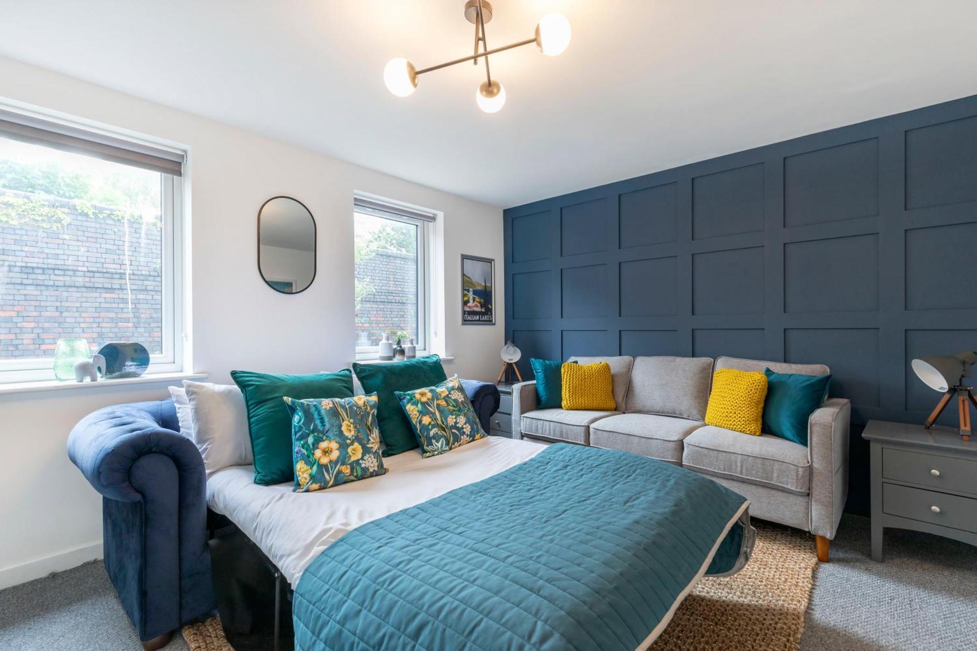 Modern Four Bedroom Four Bathroom Home Cheltenham Exteriör bild