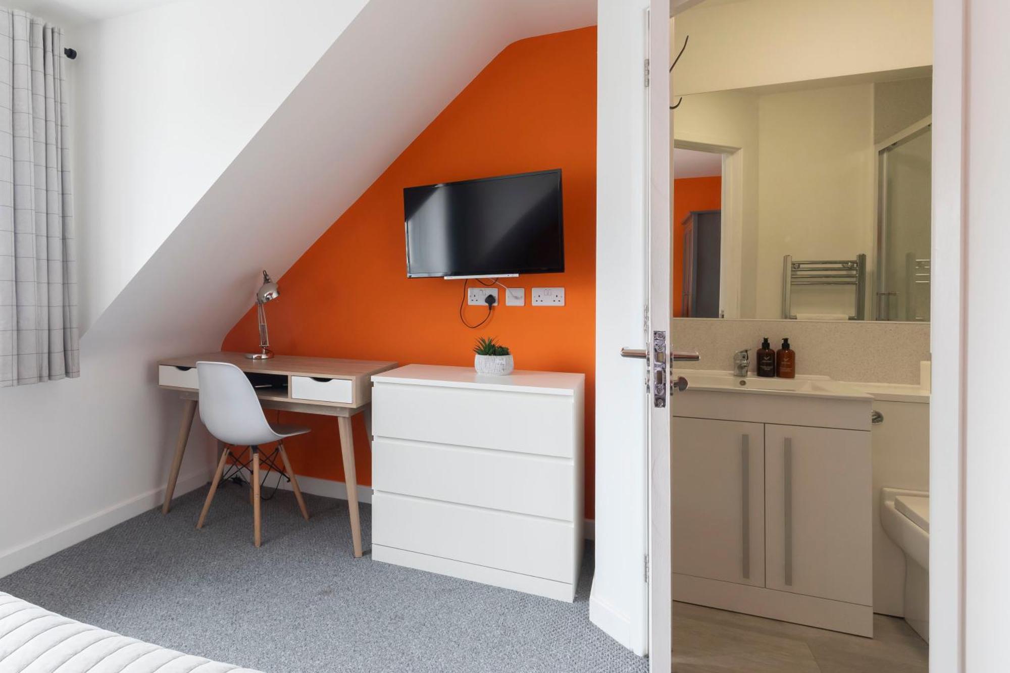 Modern Four Bedroom Four Bathroom Home Cheltenham Exteriör bild