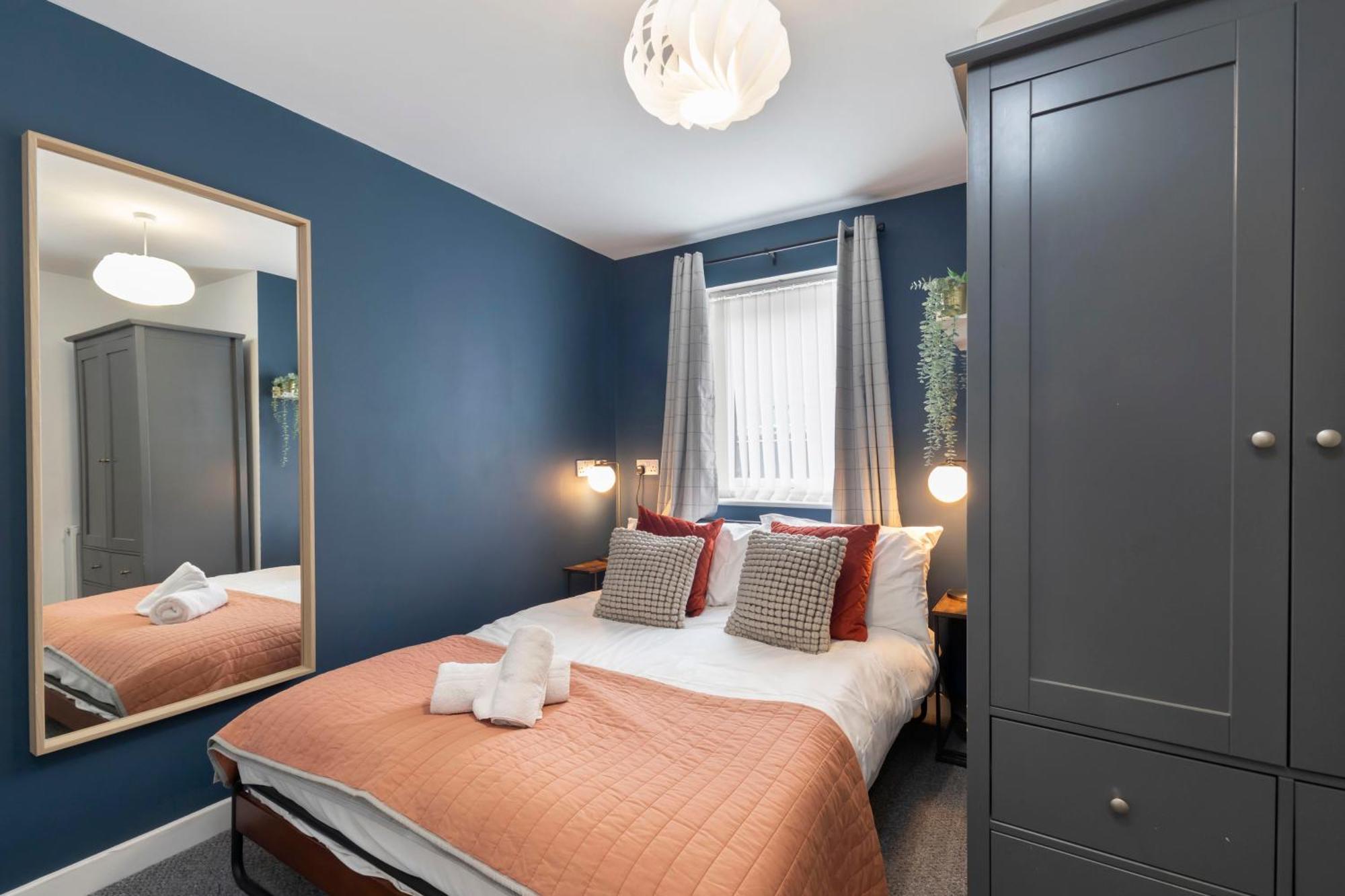 Modern Four Bedroom Four Bathroom Home Cheltenham Exteriör bild