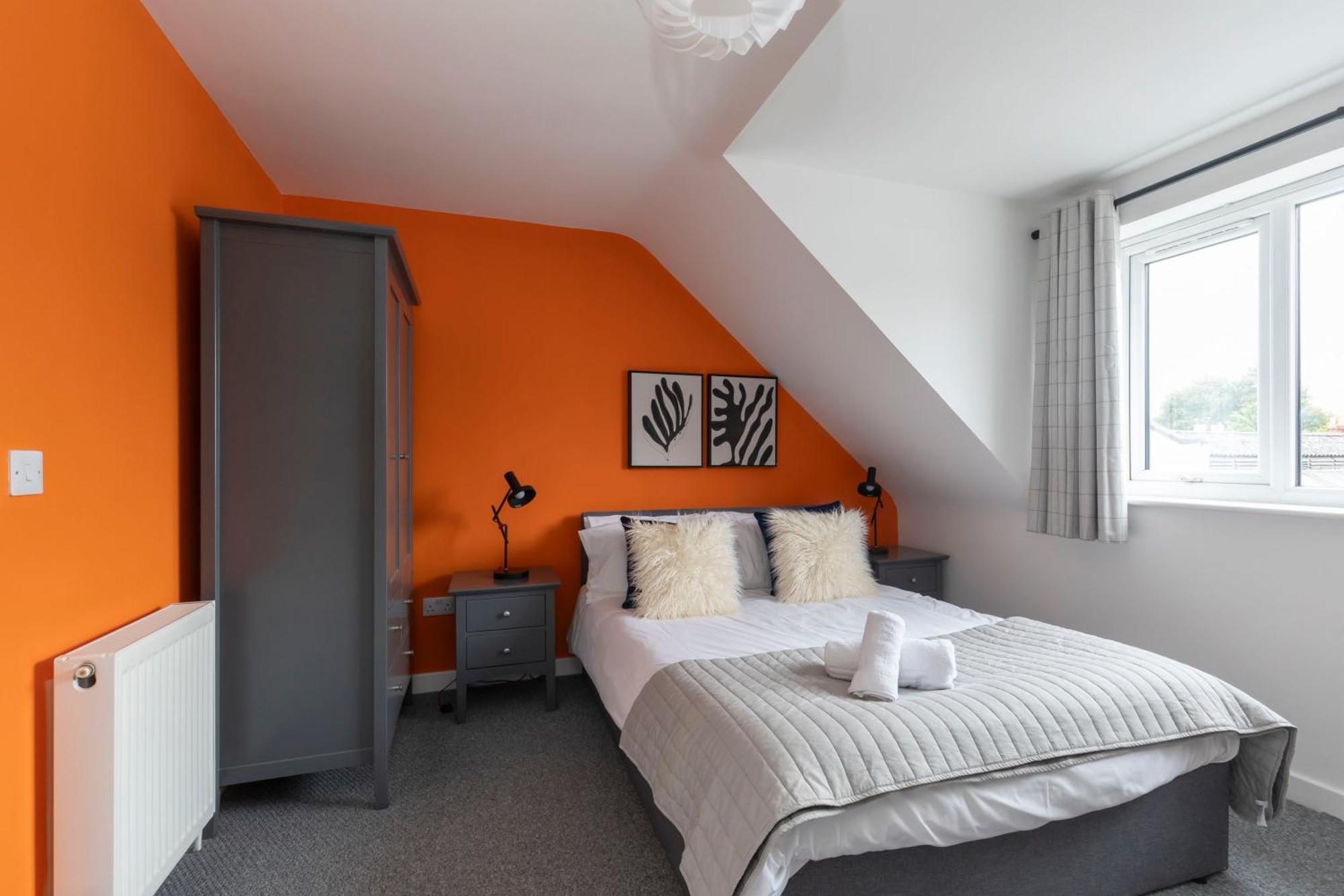 Modern Four Bedroom Four Bathroom Home Cheltenham Exteriör bild