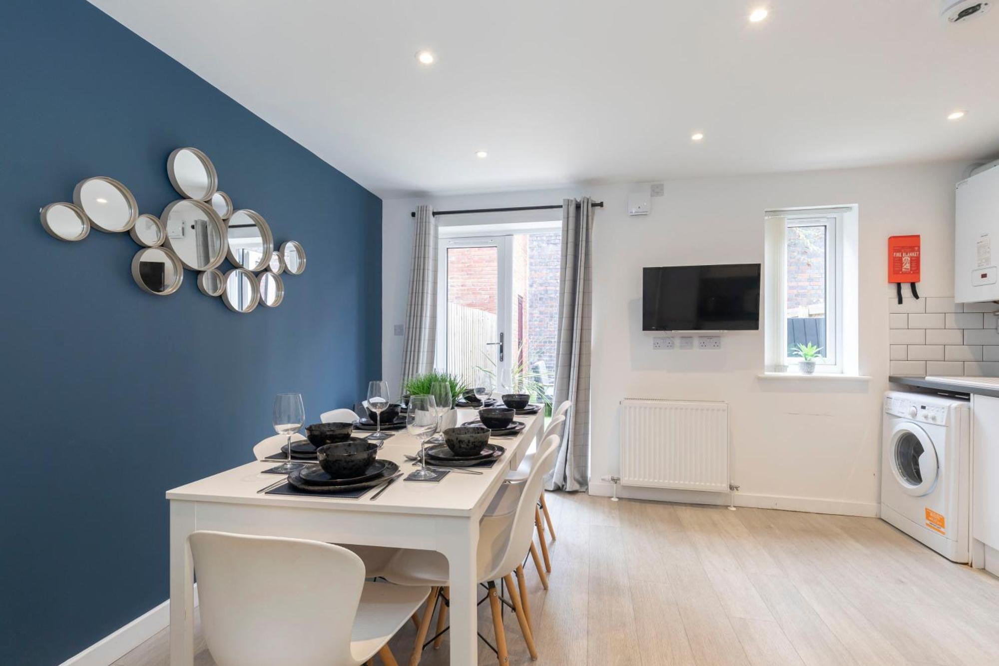 Modern Four Bedroom Four Bathroom Home Cheltenham Exteriör bild