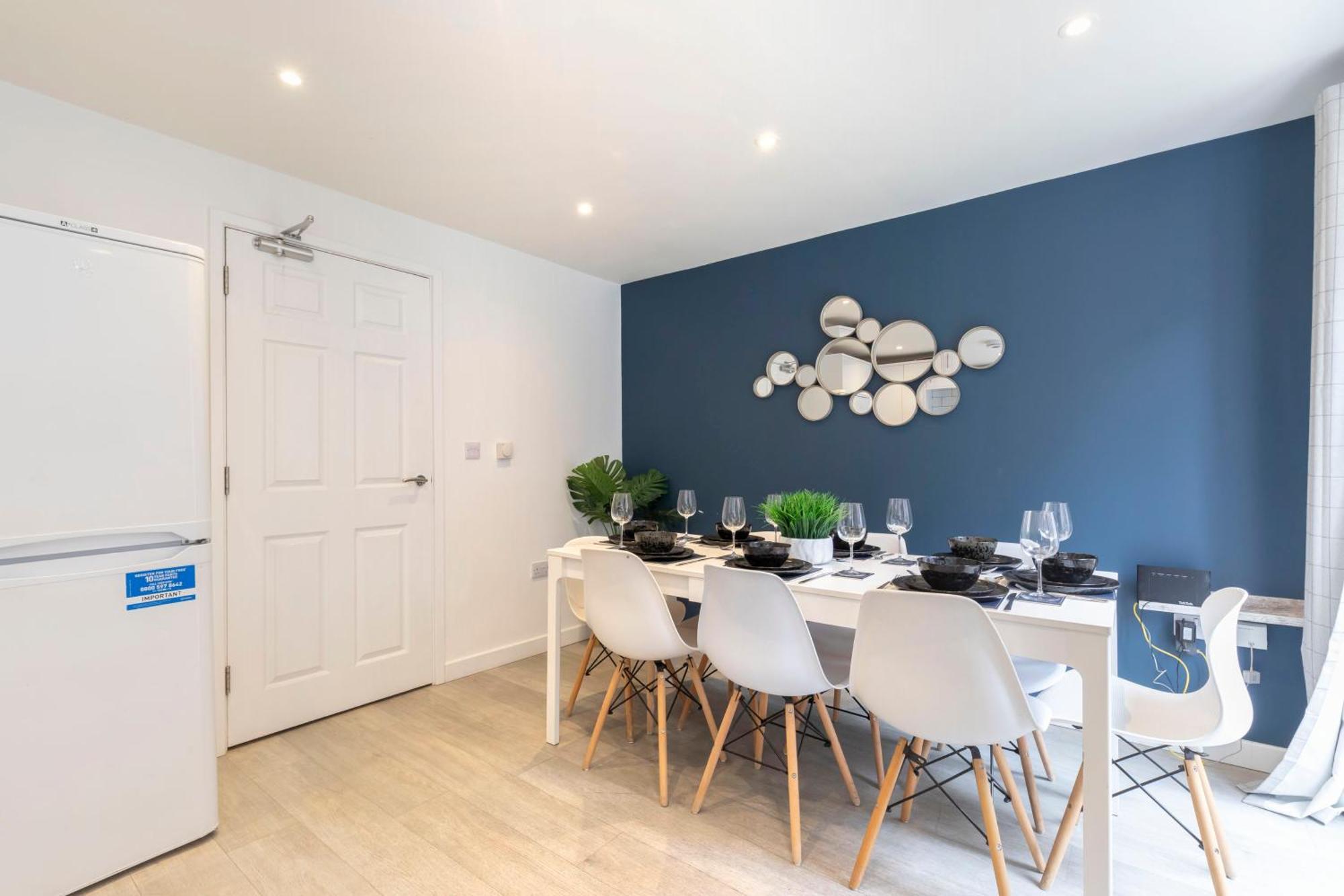 Modern Four Bedroom Four Bathroom Home Cheltenham Exteriör bild